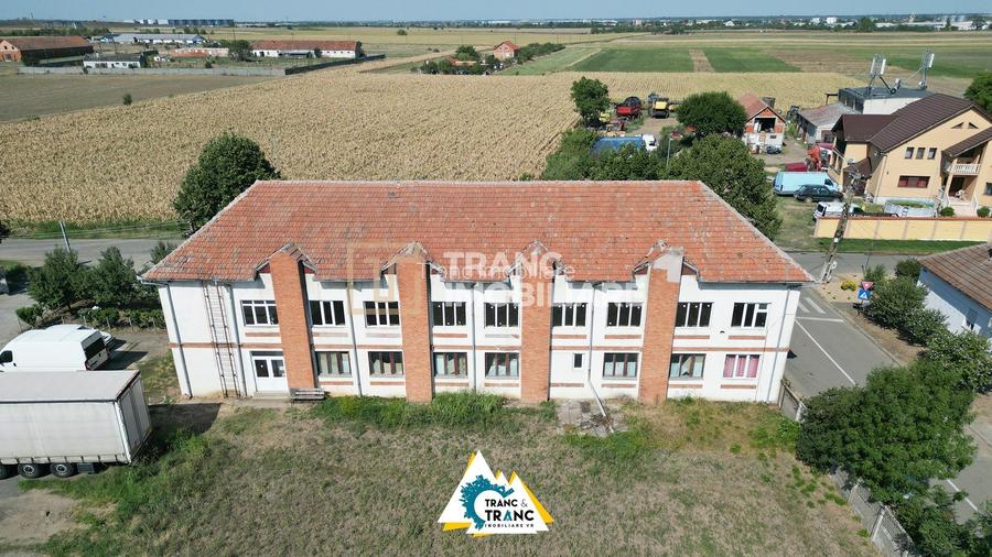Clădire împunătoare de 540 mp pe 2 nivele în Sânnicolau Mic - 17
