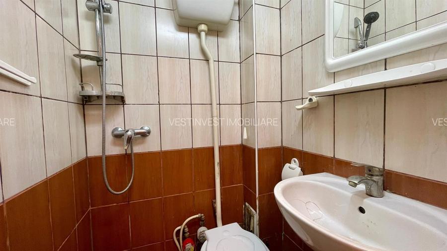 GARSONIERA DE VAZANRE CANTEMIR ETAJ 3 - 3