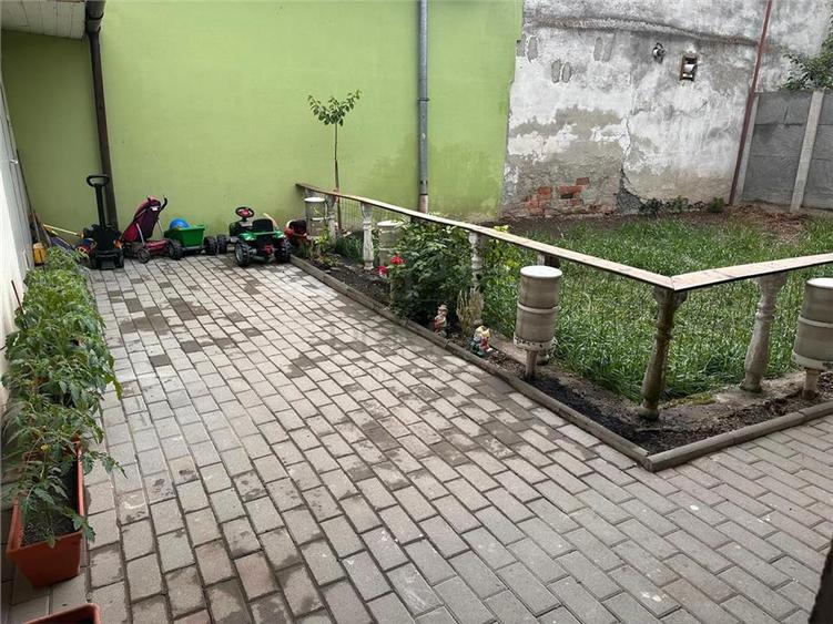 DAMBOVITA CASA 4 CAMERE, DECOMANDAT, PANOURI SOLARE