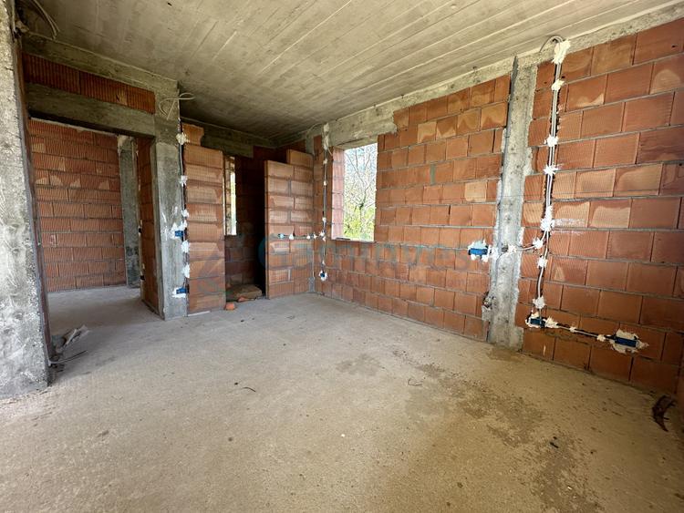 Cladire cu functiuni mixte, pe 3 nivele de vanzare, Oradea, Bihor
