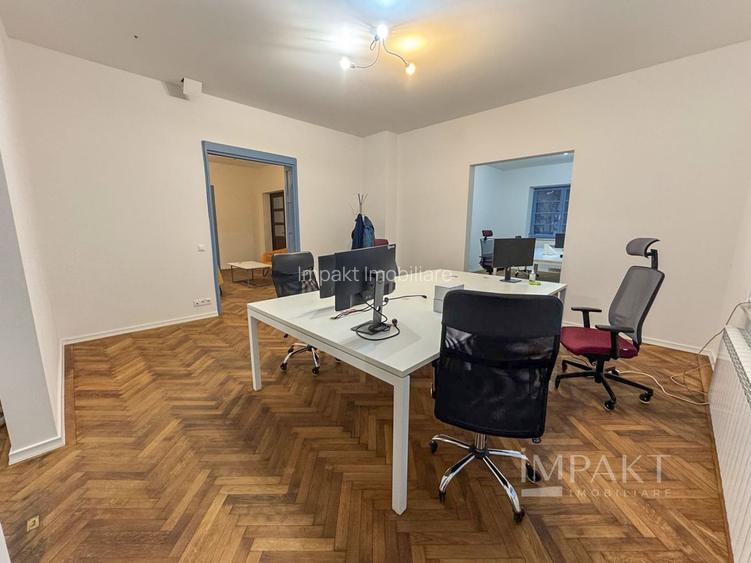 Vila impresionanta cu 12 incaperi in Andrei Muresanu - 4