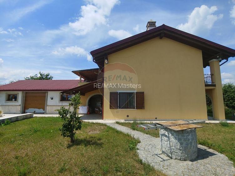 Casă / Vilă de lux cu 5 camere de vânzare în Vadu Moldovei, Suceava - 25