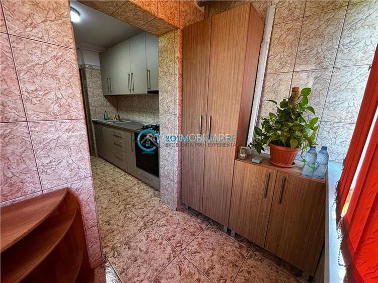 Royal Imobiliare  - Vanzare Apartament 3 camere zona 9 Mai - 11