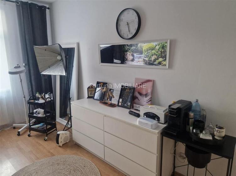 Cabinet de infrumusetare in cadrul unui salon  modern - 2