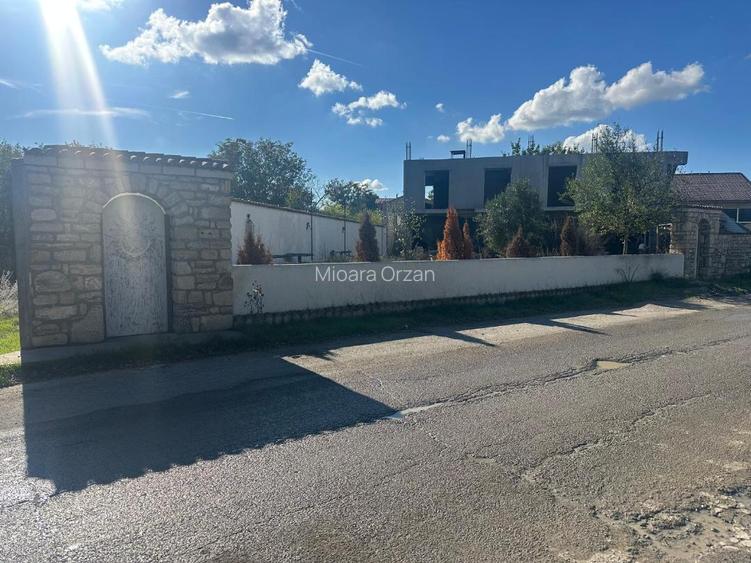 2 Mai - la 4 minute de plaja - pensiune 8 camere, finalizata 60% - 3