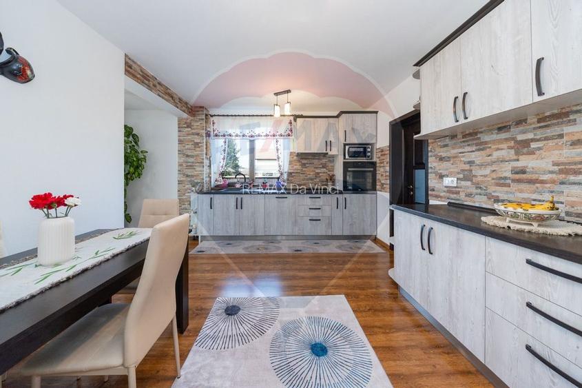 Casă de vânzare P+M - 8