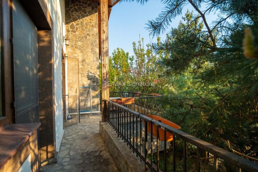 De vanzare casă  5 camere - 23