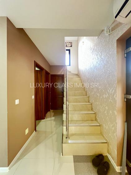 Vila Superba pentru 2 familii /9 Camere /Curte 721 - 17