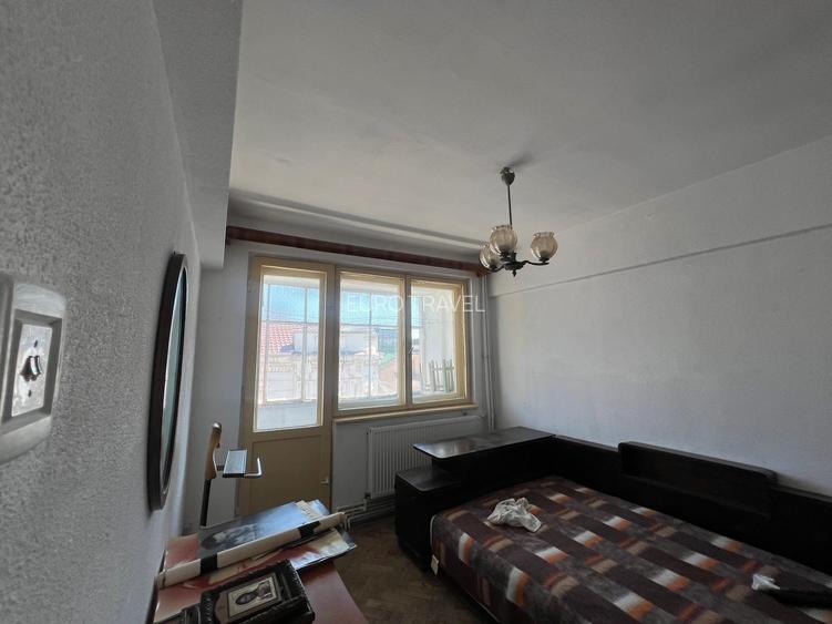 apartament decomandat, 3 camere, 2 balcoane, gaz, an 1972, 120.000 euro - 8