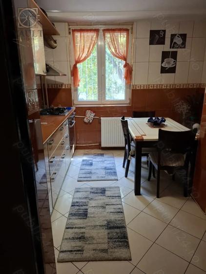 Apartament 3 camere - PARTER INALT - zona RESITA
