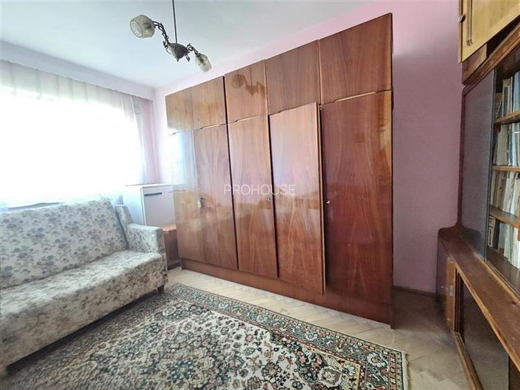 Buhusi - 3 camere  - etaj 3 - 5