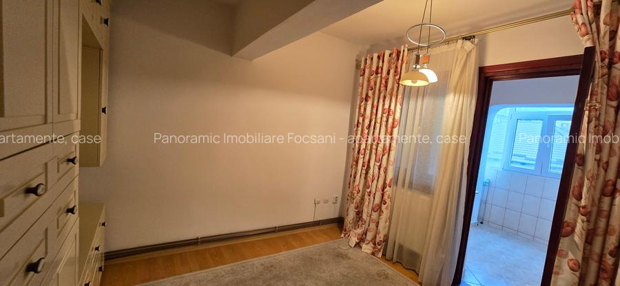 Apartament 4 camere de vanzare, etajul 2, Focsani - 25
