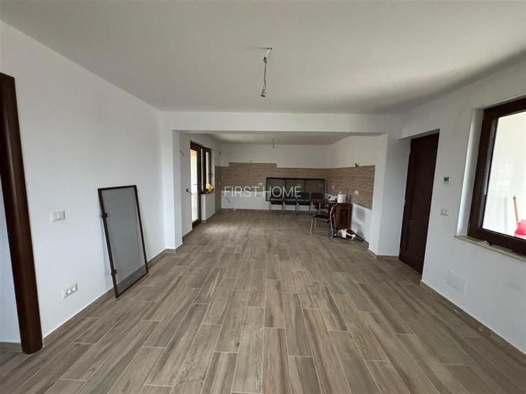 Vila deosebita Parter + Mansarda de vanzare in Odobesti - 15