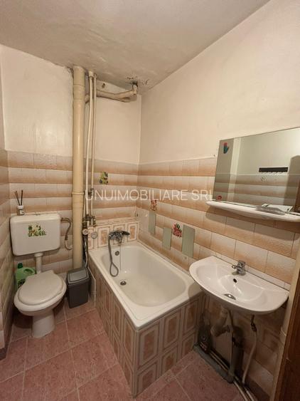 Apartament 2 camere-Zona Sud - etaj 2/4 -  40 mp  43000 euro  negociabil - 5