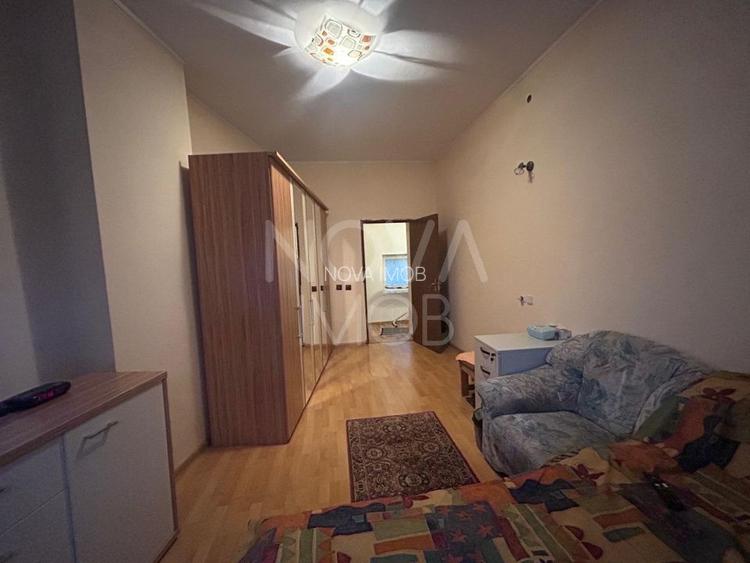 Casa de vanzare 200 mp cu spatiu comercial la parter, strada Lunga - 12