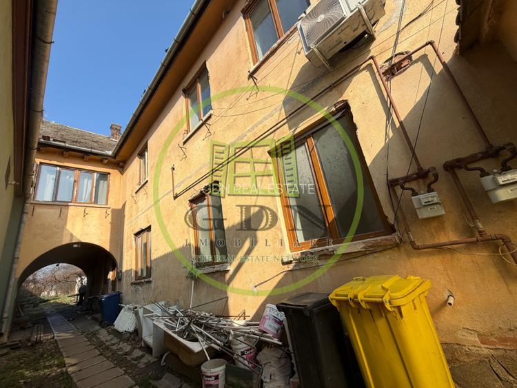 Casa 7 camere,  2 apartamente, 300 mp utili, 1248 mp teren, Cristian, Sibiu - 2