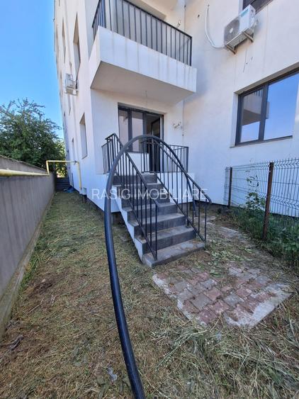 Ultimul apartament la  parter , 2 camere, curte privata ,negociabil - 10
