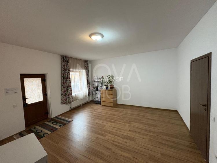 Casa de vanzare 200 mp cu spatiu comercial la parter, strada Lunga - 17