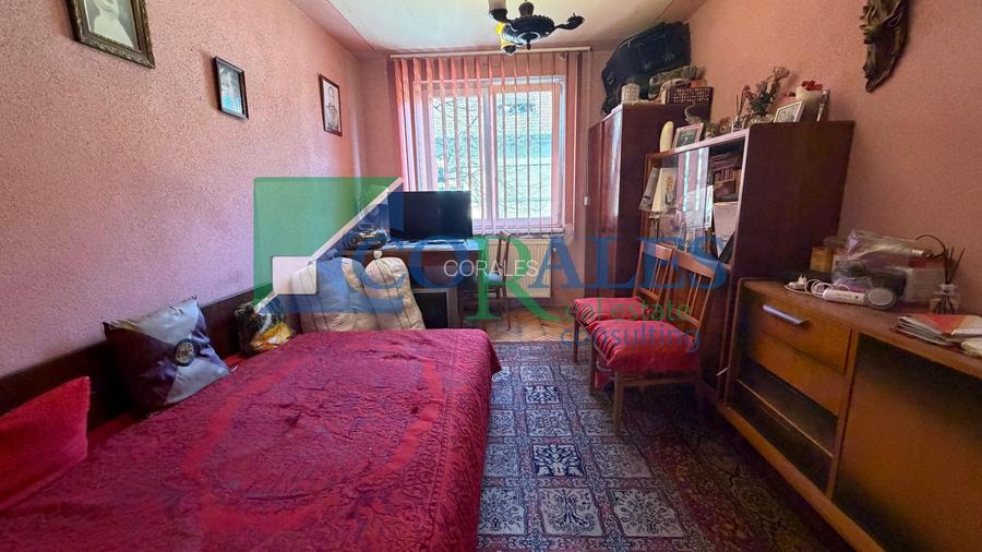 Central - Piata 700. Bloc de Caramida. Decomandat, Et 2. Posibilitate Centrala - 4