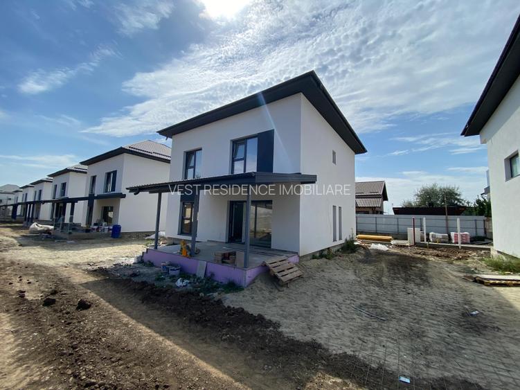 Case individuale cu 4 camere si mansarda. Teren 400 mp. Comision 0 - 12