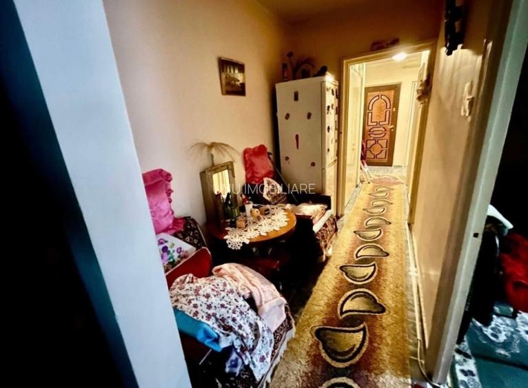 3 camere Decomandat- Pacurari- etaj 2 - 72 mp - 135000 euro - 3