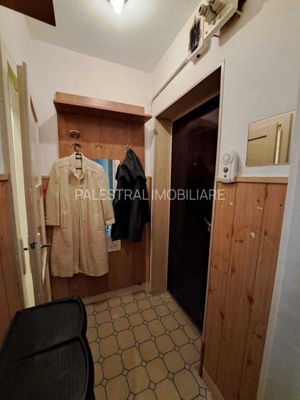 Garsoniera zona Judetean,decomandata,etajul 2,61000 Euro - 5