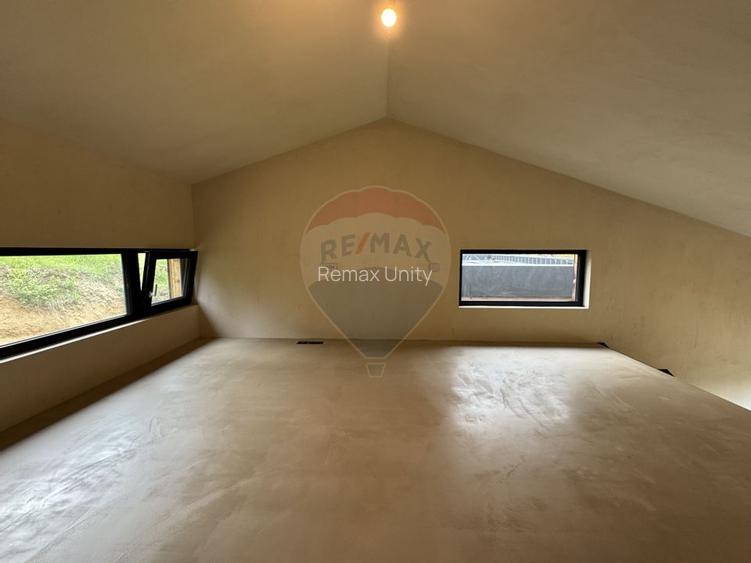 Doua case la munte, cu vedere superba, localizate in Poiana Marului - 10