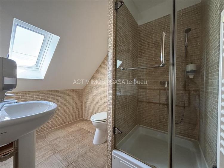 Proprietate de patrimoniu pe malul lacului Paleu - Teren 2.300 mp - piscina - Co - 15