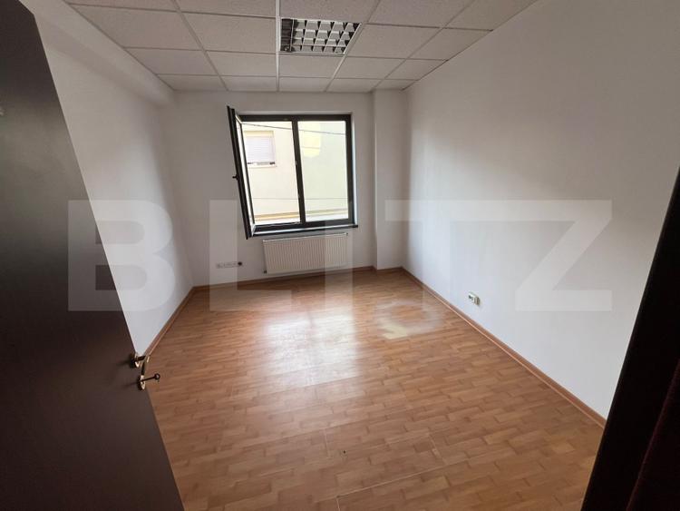 Clădire multifuncțională, de inchiriat, 600 mp, zona Micro 11
