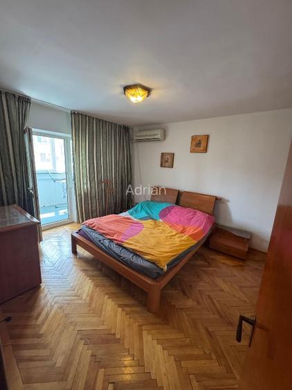 Proprietar, vând apartament decomandat cu 3 camere, având o suprafață de 84 mp,  - 5