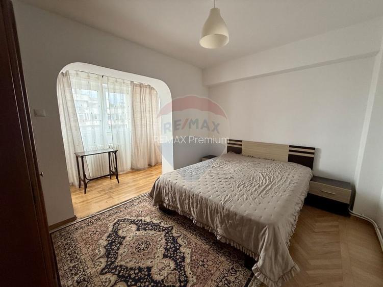 Apartament 3 camere de închiriat decomandat–central, Piața Cipariu - 9