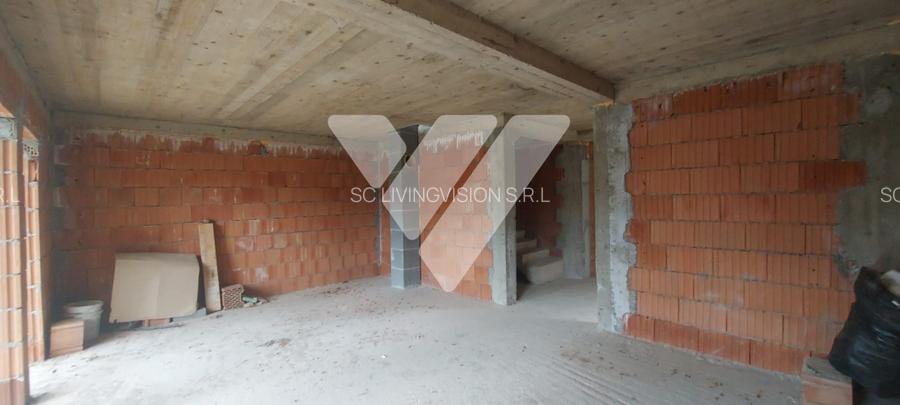 Casa la rosu cu fundatie si structura solida pe 2 niveluri in Cisnadie,   - 4