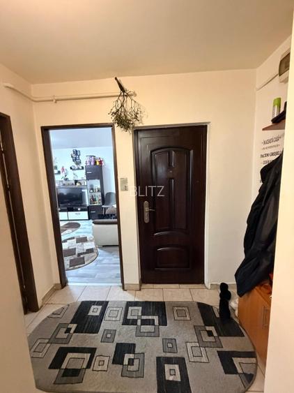 Apartament 3 camere, 68 mp, zona Consul - 3