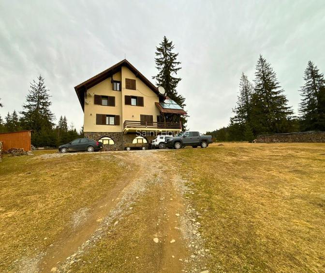 Vilă cu 10 camere P+2E+M 400 M² utili 2800 M² Teren Comandau - 17