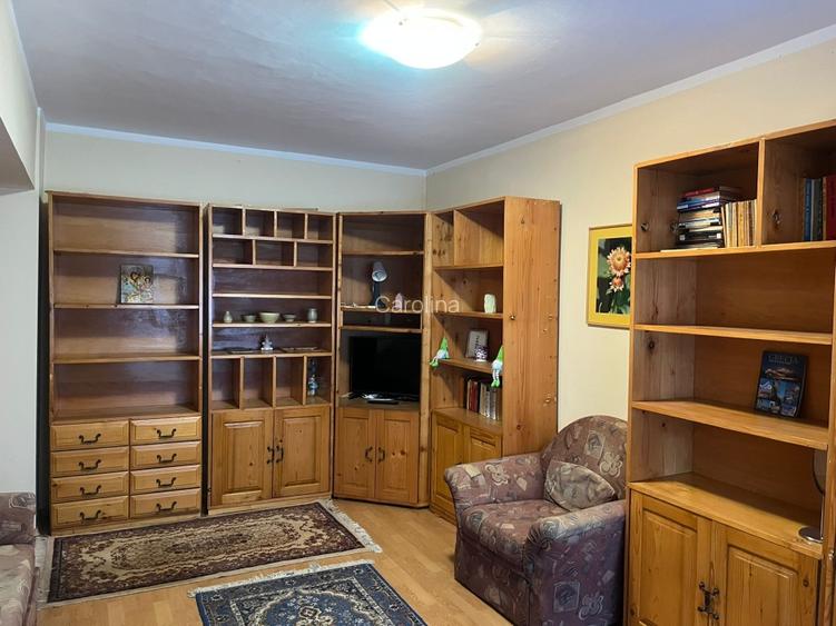 Vând apartament decomandat, 2 camere, etajul 2 / 4, Băile Herculane, zona Piață - 2