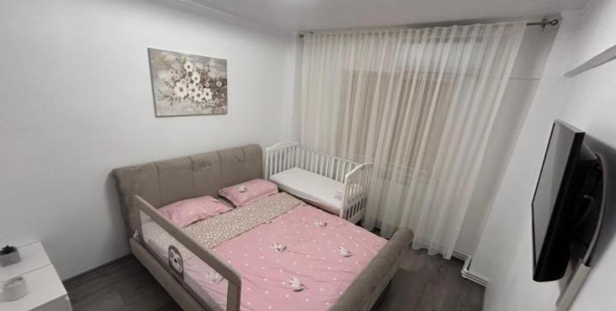 Apartament cu 4 camere, decomandat, zona DACIA
