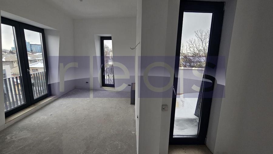 Vilă D+2+M | 4 parcări private | 3 apartamente cu intrări separate - 7