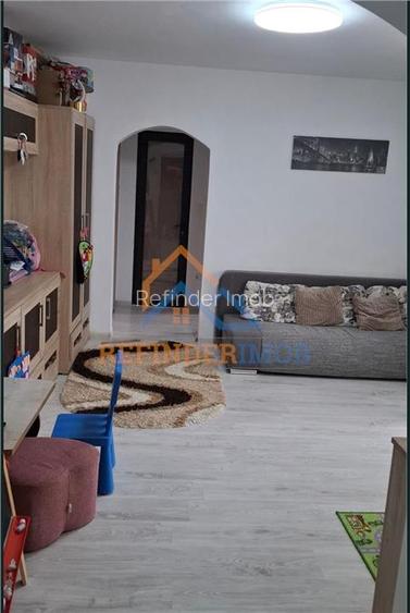 Apartament de vanzare cu 2 camere, zona Titan - Piata Minis - 2