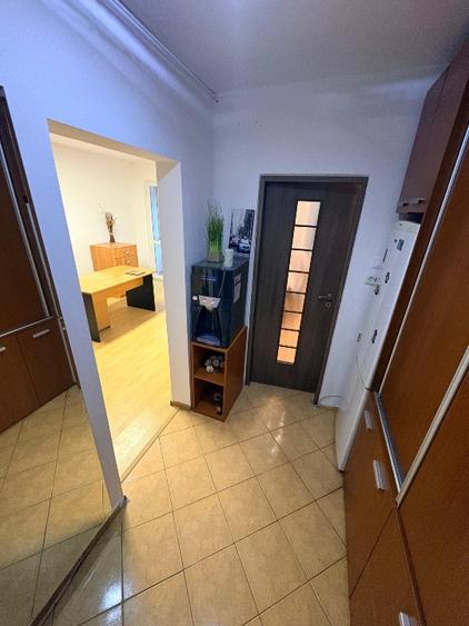 Inchiriez apartament pretabil birou