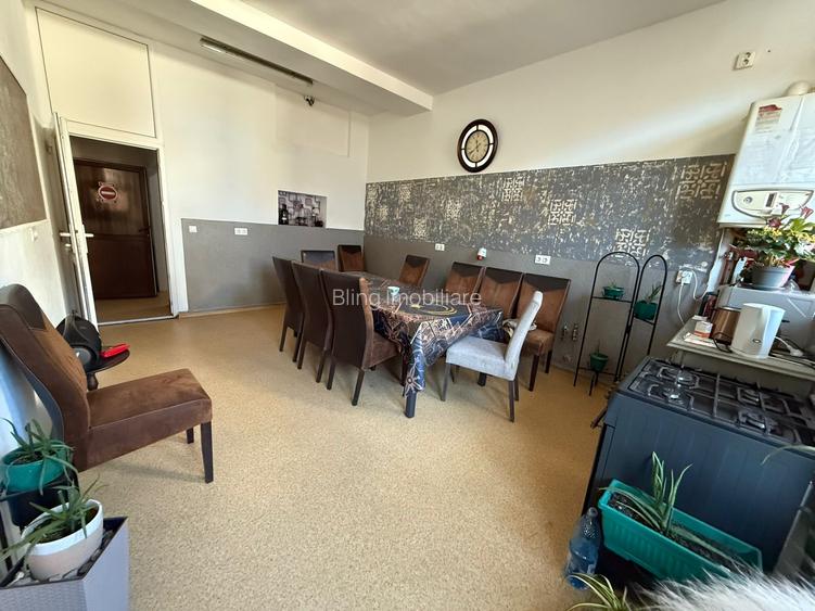 Spațiu comercial+locuință la mansardă,3 dormitoare, living,5 băi, teren 715 mp - 7