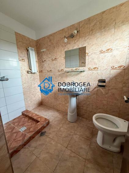 Dallas- Casa P+1+M pentru muncitori | 30 locuri cazare | 2 bucatarii, curte - 14
