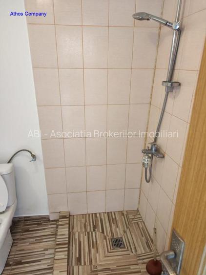 Garsoniera la curte in Regie - 5