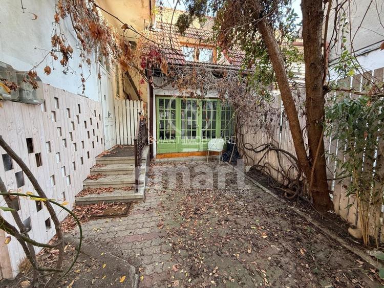 Casa in centrul istoric cu spatiu comercial si parcare proprie Zona 0 - 2