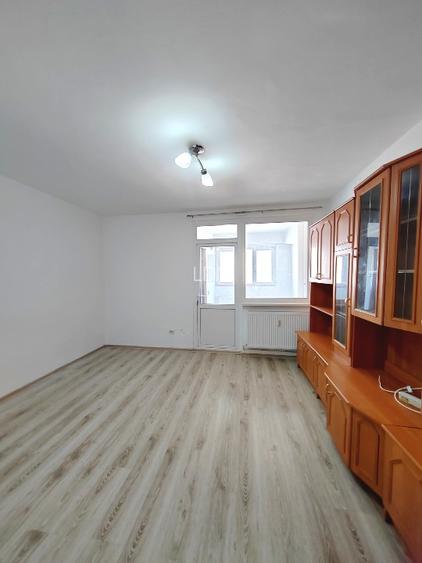 Proprietar vand garsoniera la etaj intermediar  - 6