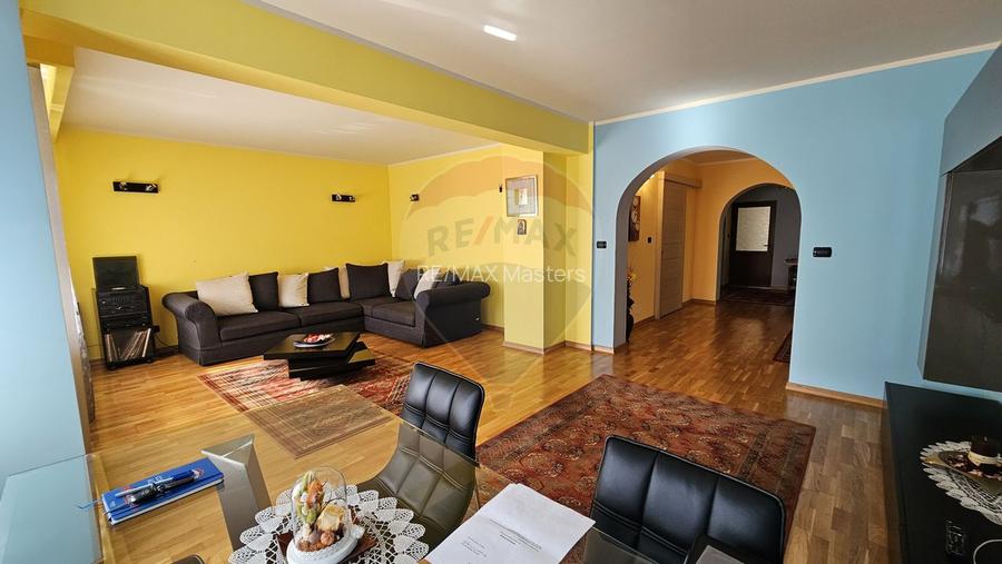 Casă / Vilă de lux cu 8 camere de vânzare in Obcini, Suceava - 10