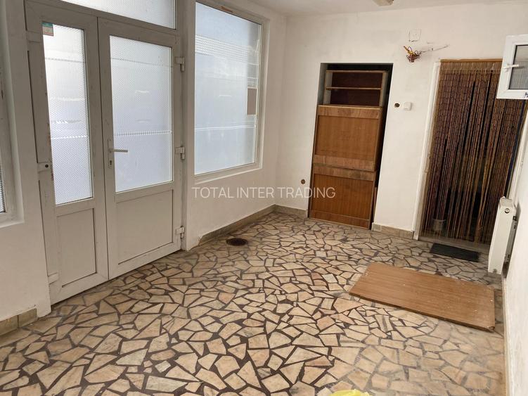 Sura Mare-Oltenitei-Ulmetului-P+1 - spatiu comercial 15 mp + garaj 14 mp 334000€ - 19