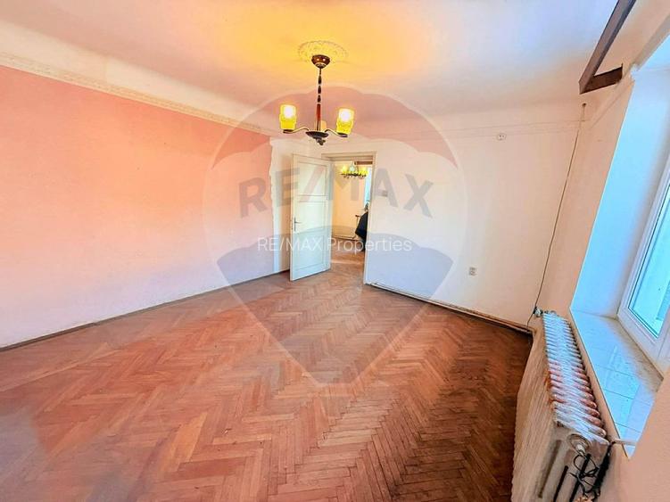 Casă de vanzare cu curte | 4 camere | Zona Gorjului | Teren generos - 10