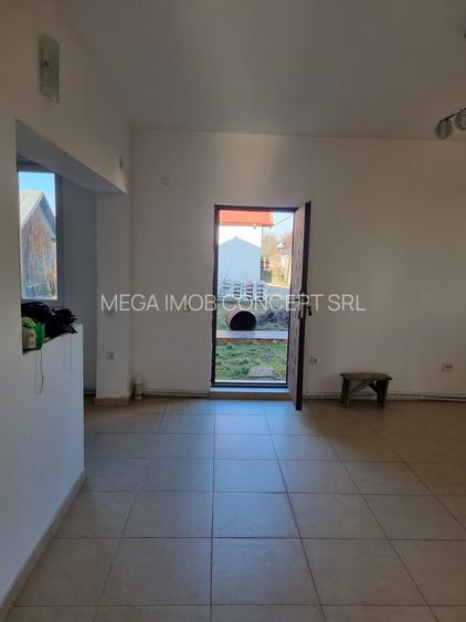 Proprietate generoasa- Casa cu 4 dormitoare si o curte mare - 8