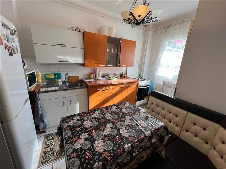 Aleea Visinului- zona Adriatica- 3 camere decomandate! - 12