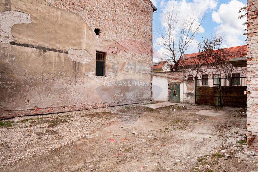 Casă cu teren generos de 786 mp, situată pe strada Transilvaniei - 5